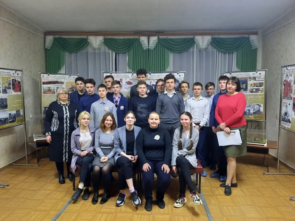 Лицей 4. Воспитательная служба школы. Степное. Мбоу лицей степное фото 4 б класс. Школьная линейка последний звонок.