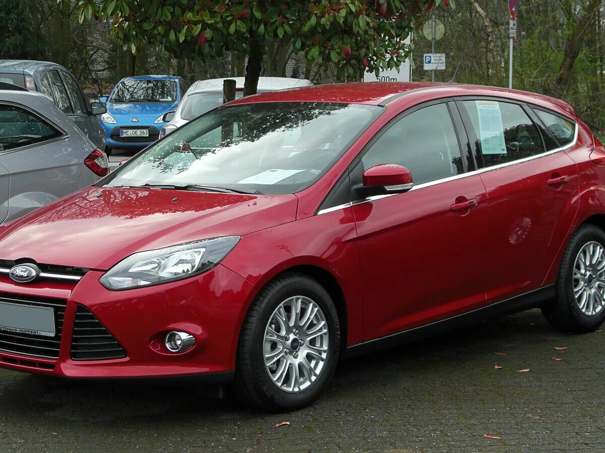 Форд фокус 125 лс. Форд фокус 3. Ford Focus 3 хэтчбек. Ford Focus 3 2011. Форд фокус 3 Титаниум.