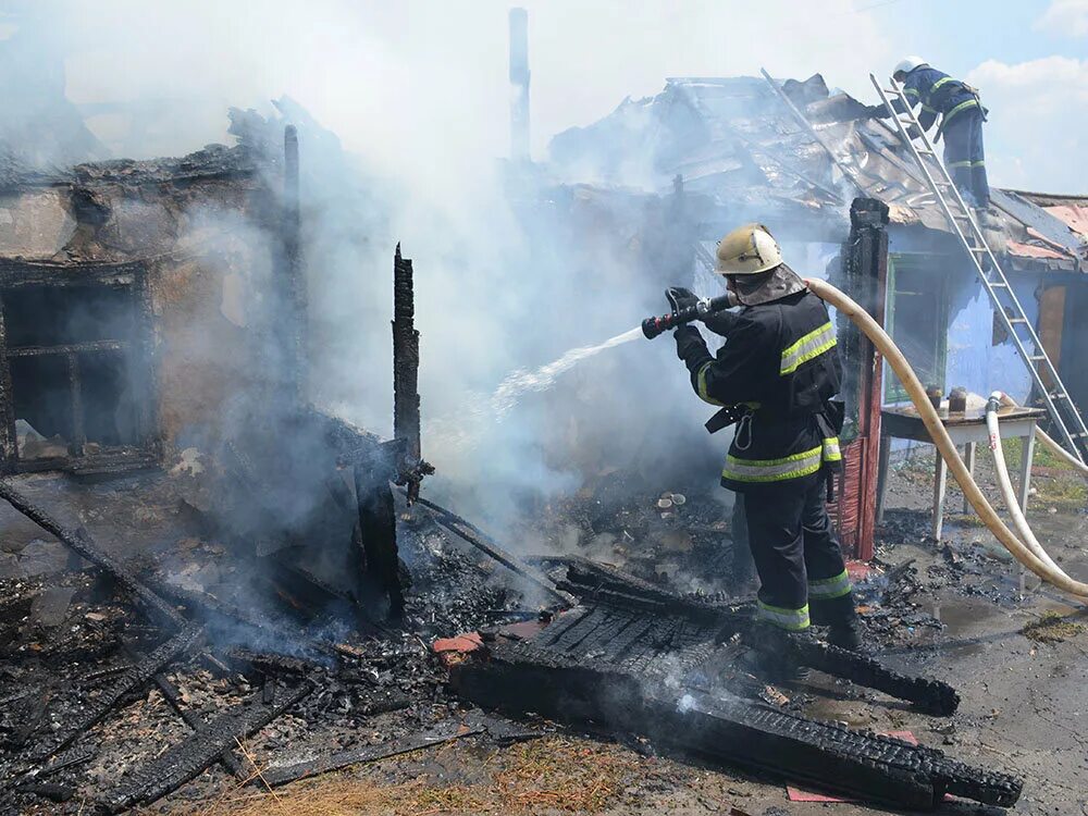 Ликвидации горения дома. Ликвидация пожара. Пожар в городе белеве тульской области. Ликвидация горения. Ликвидации горения дома.