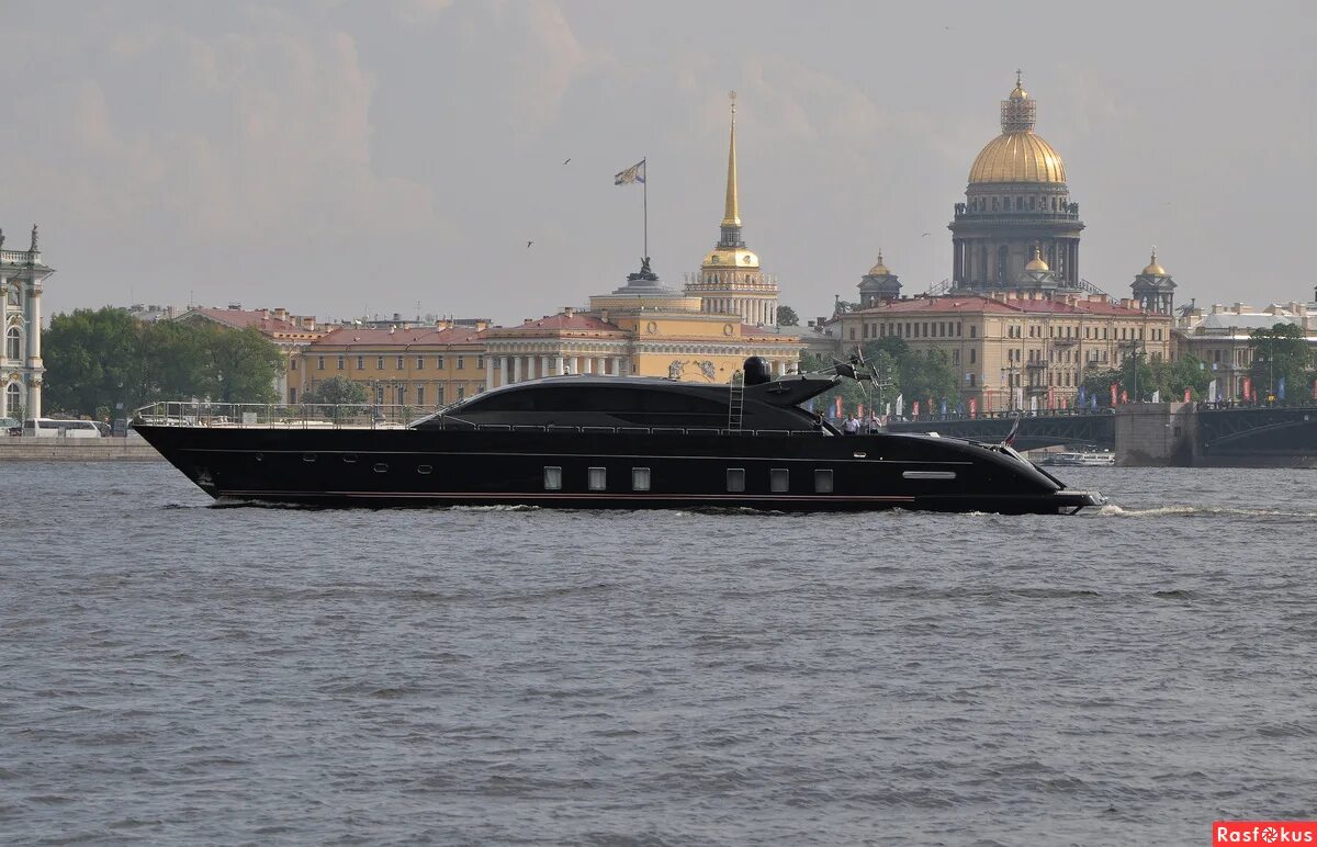 Мд спб. Черная яхта Штандарт в Санкт-Петербурге. Яхта Штандарт Санкт-Петербург Васильев. Яхта Штандарт Васильева черная.