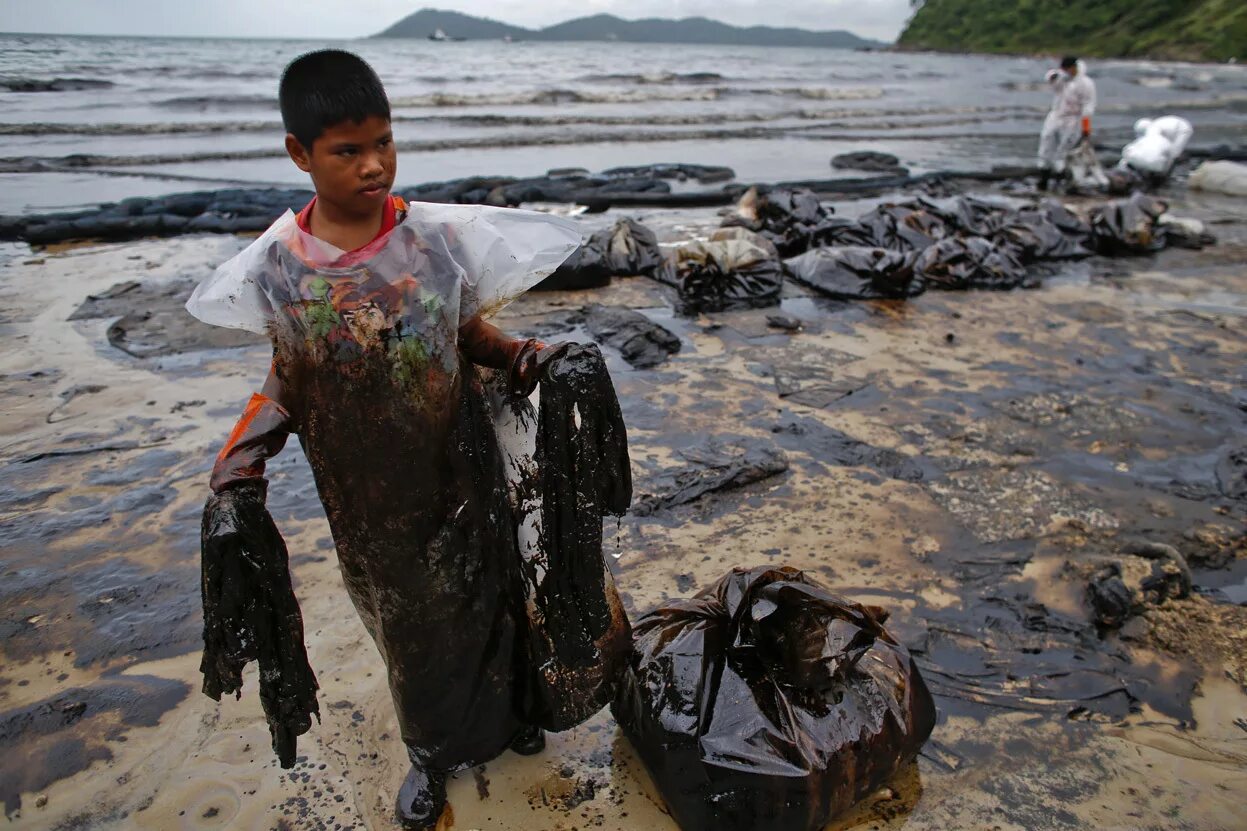 Экологические последствия воды. Последствия загрязнения нефтью. Экологическая катастрофа. Экологическое бедствие. Экологическая катастрофа нефть.