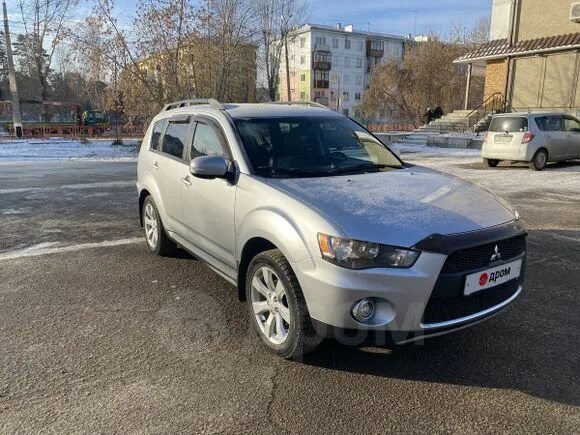 Mitsubishi outlander 10 года. Внедорожники митсубиси аутлендер. Mitsubishi outlander 10 года. Mitsubishi outlander 2010. Mitsubishi outlander 10 года.