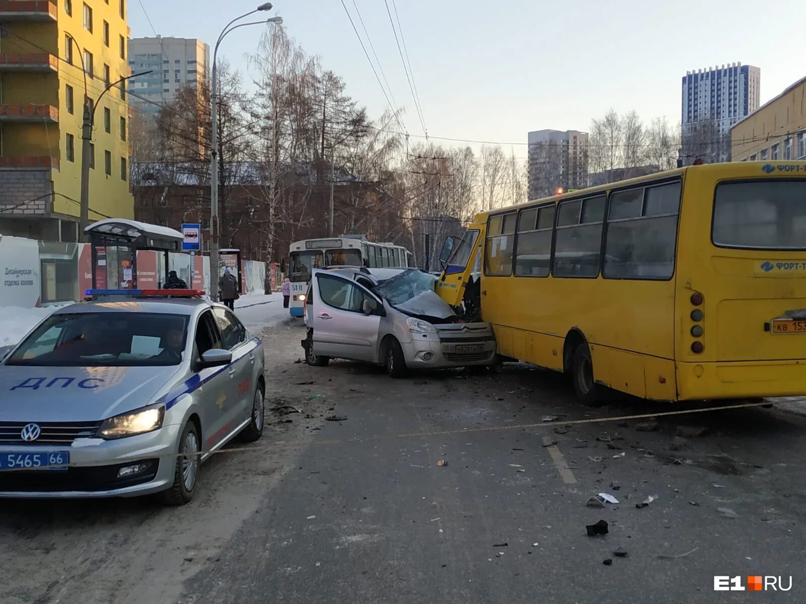 Чп автобус. ДТП автобус Екатеринбург. Авария автобус Екатеринбург. Маршрутка 436.