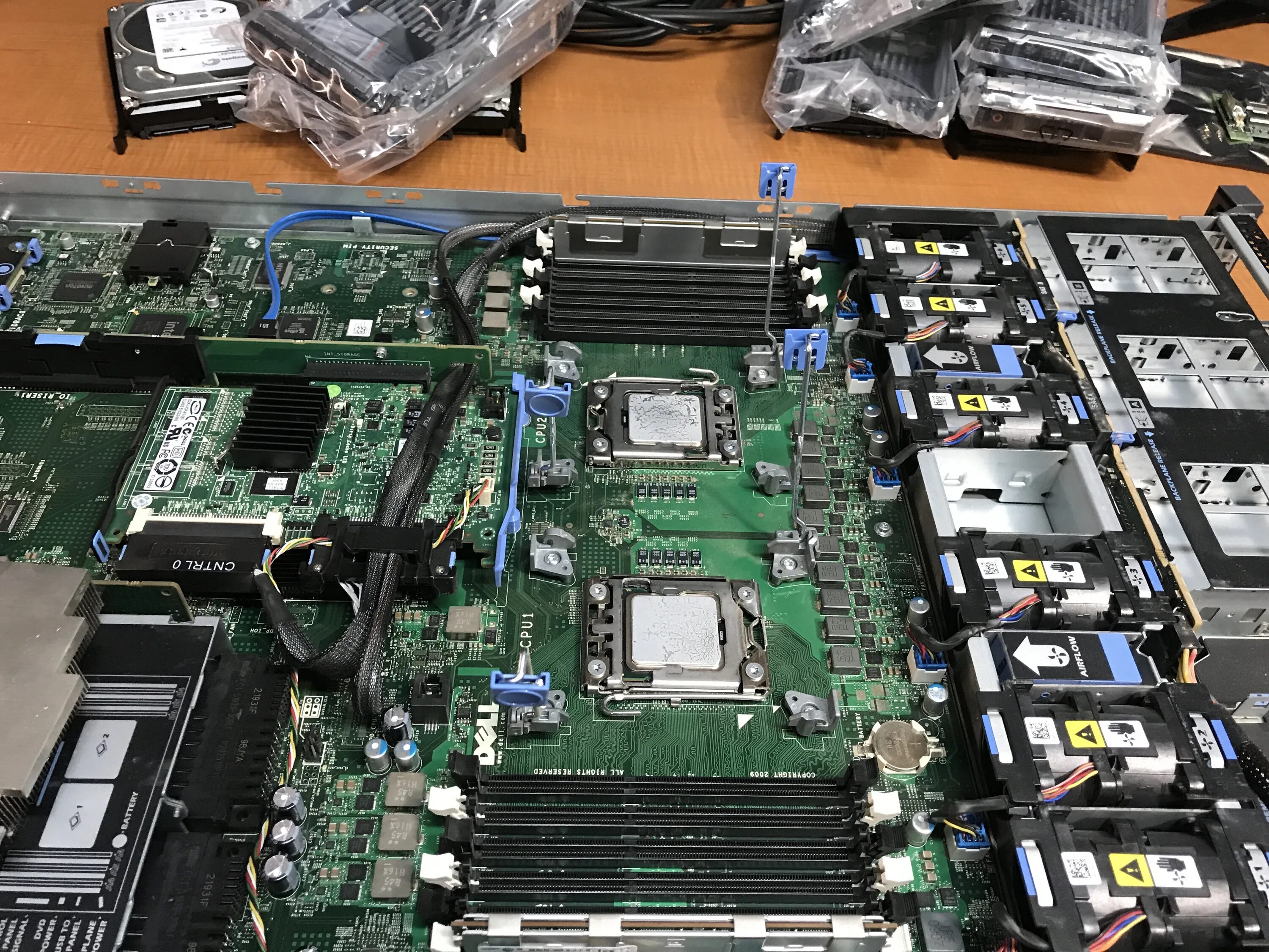 Radeon graphics 610m. Dell POWEREDGE r610. R610. Dell r340 motherboard. Dell 610.