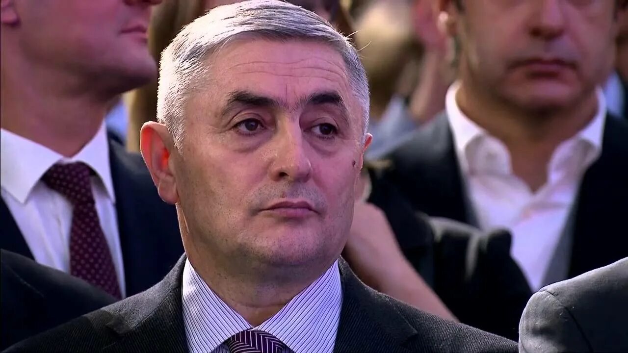 открытия президентов. открытия президентов. пмэф банк открытие. открытия президентов. медведев в пальто.