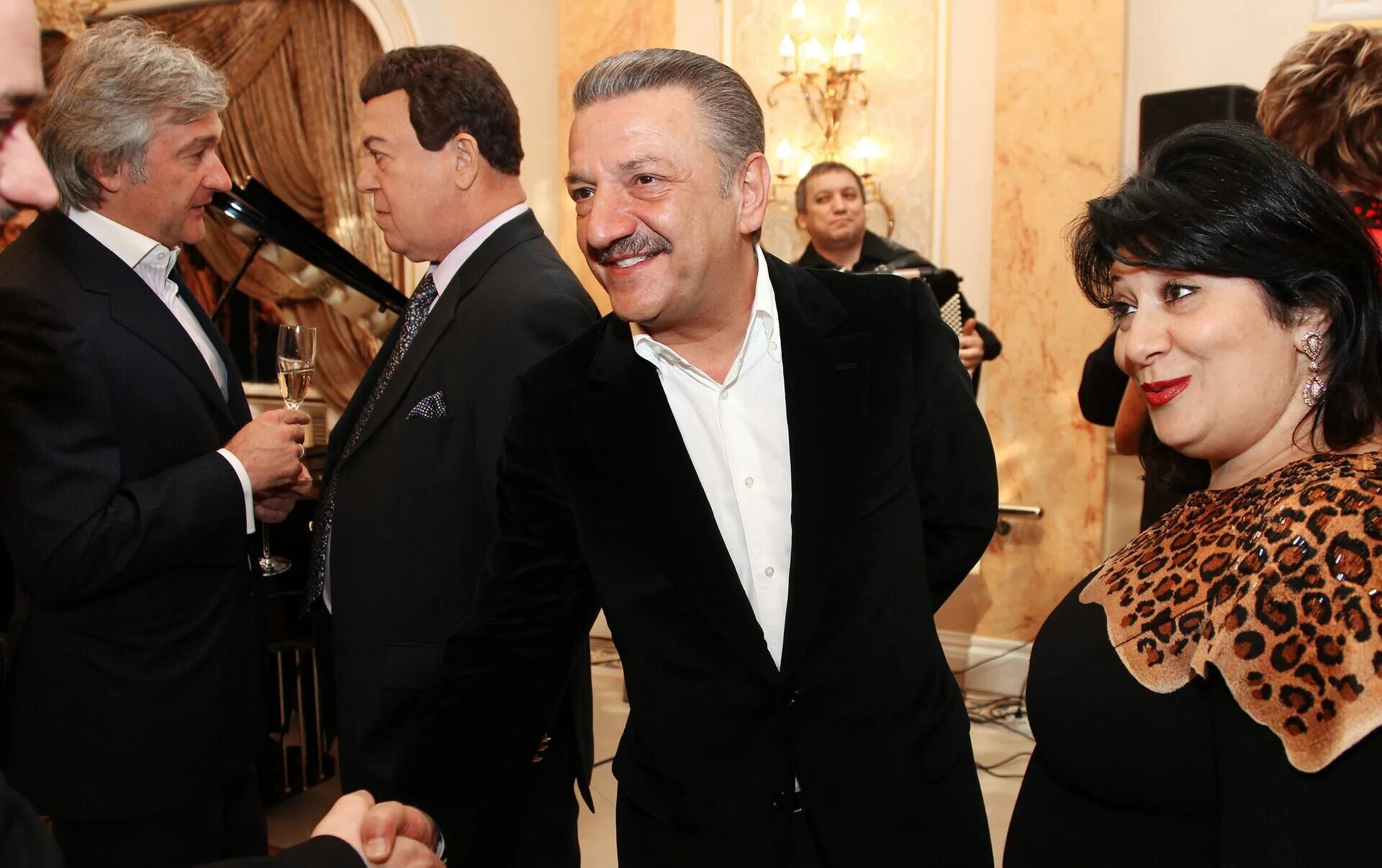 Тельман марданович исмаилов 2021. Тельман исмаилов моника белучи. Тельман марданович исмаилов 2021. Исмаилов чья национальность. Исмаилов чья национальность.