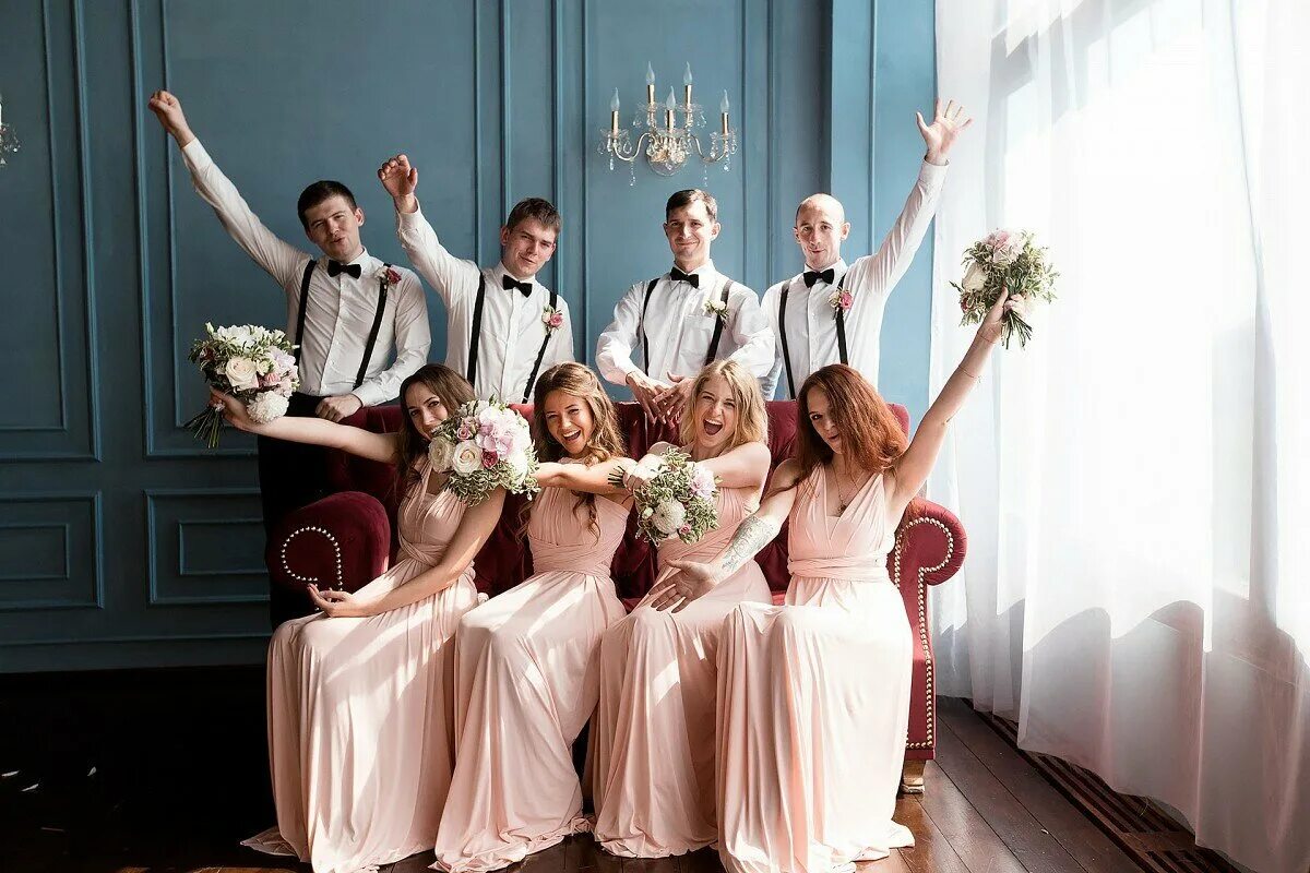 Свадьба фотосессия в загсе. Необычные свадебные фотосессии. Оригинальная фотосессия на свадьбу. Много молодоженов. Много молодоженов.