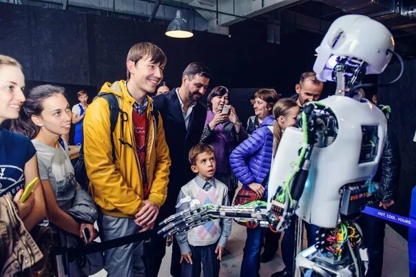 Выставка роботов тюмень. Робототехника тюмень. роботы из спб политеха. дикий робот питер фото.