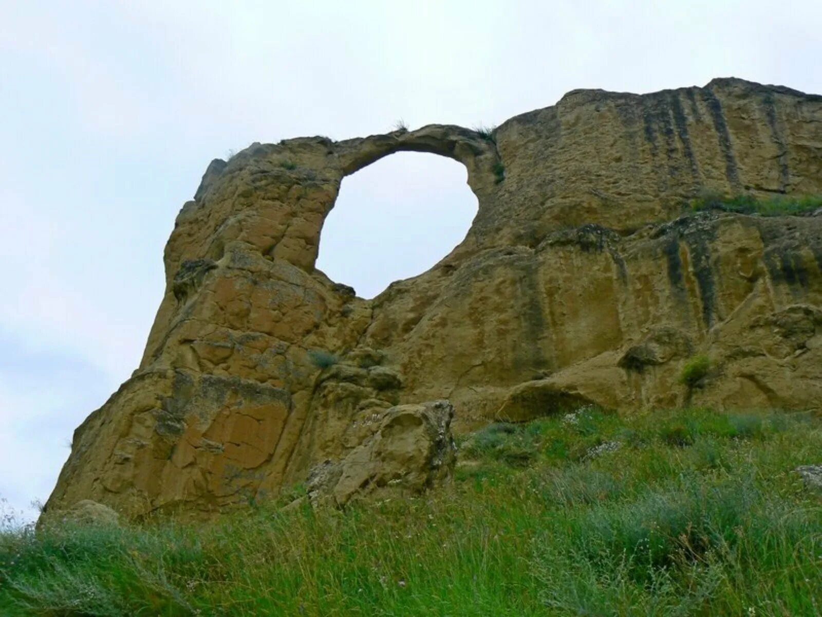 Камни ставропольского края. Гора кольцо Кисловодск Лермонтов. Лермонтовская скала Кисловодск кольцо-гора. Кисловодск кольцо-гора гора кольцо. Гора кольцо памятники природы Ставропольского края.