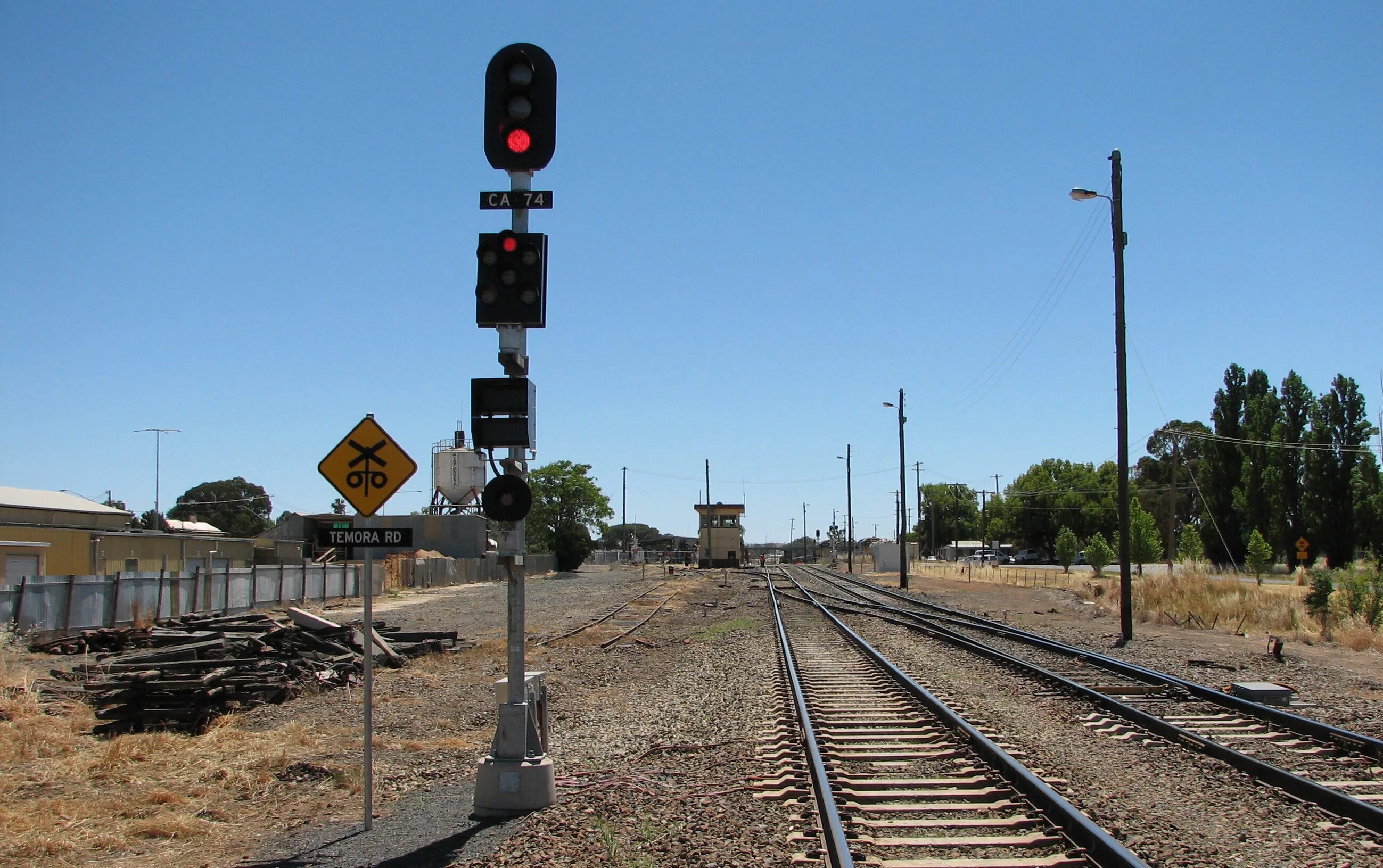 Сигнализация на железной дороге. Железнодорожная сигнализация. Железнодорожный светофор. Железнодорожная светофорная сигнализация. Американские ЖД светофоры.