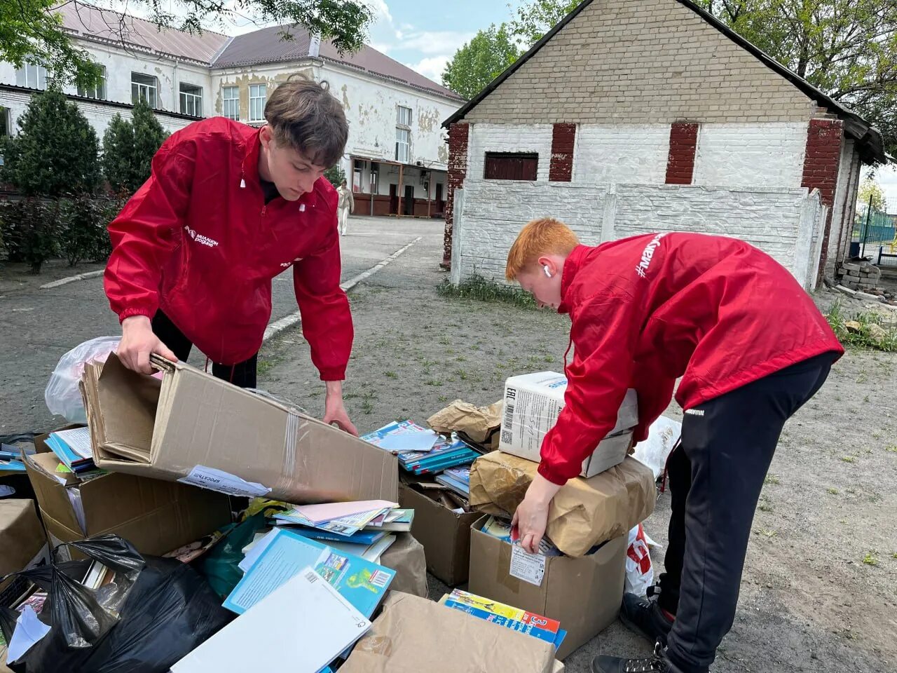 Сбор макулатуры в школе. Что такое макулатура в школе. Сбор макулатуры в школе. Что такое макулатура в школе. Принести макулатуру в школу.