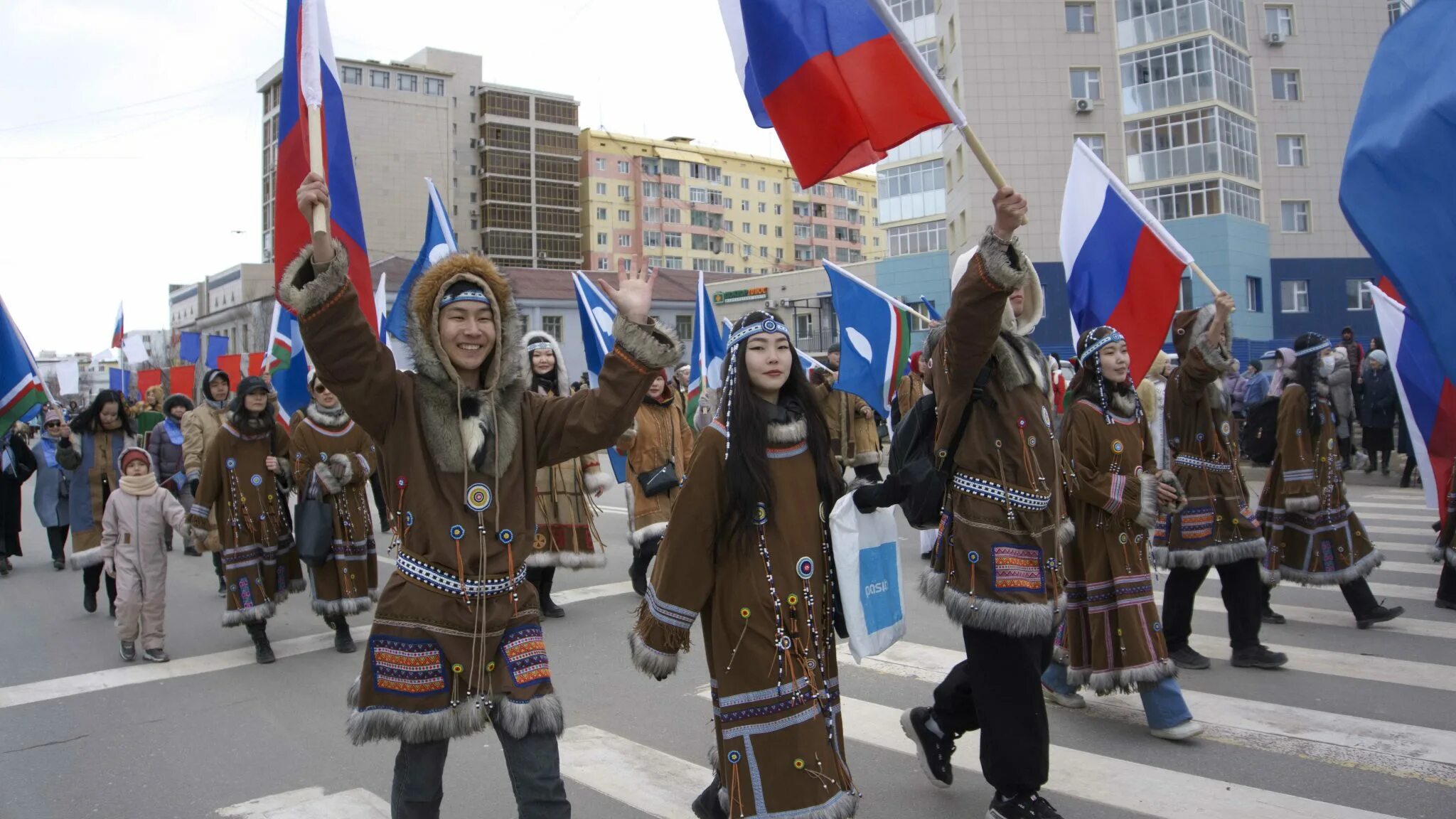 27 апреля день республики саха. Торжественное шествие. День Республики Саха. День Якутии. Шествия в Якутии 1990.