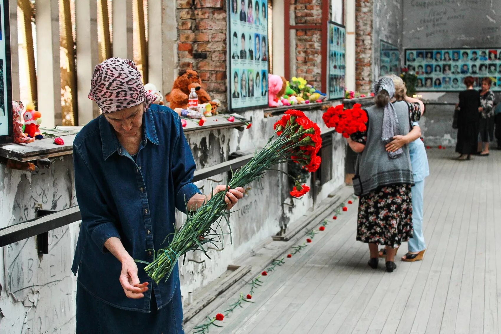 Погода в беслане по часам. Дети Беслана 1 сентября 2004. Захват террористами школы в Беслане.