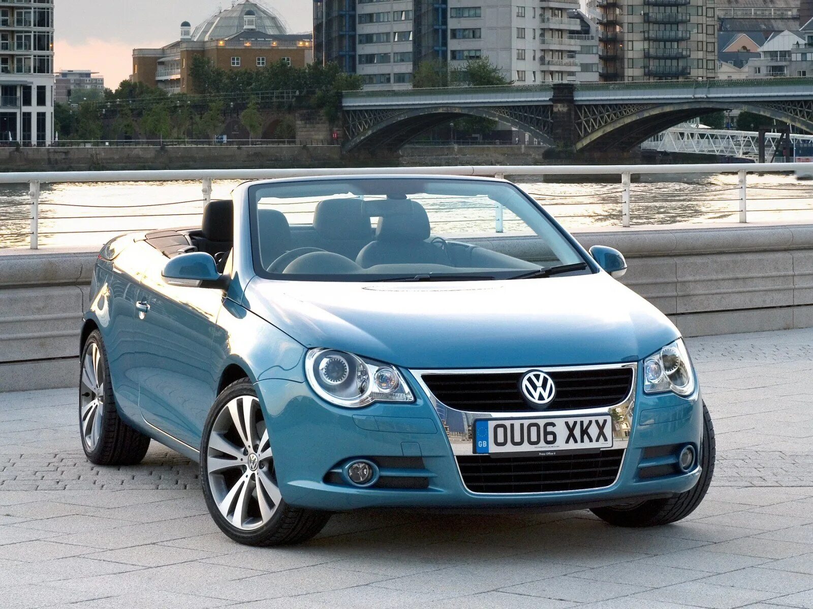 Vw eos. Фольксваген кабриолет ЕОС. VW EOS 2006. Volkswagen EOS 2011 красный. VW EOS 2009.