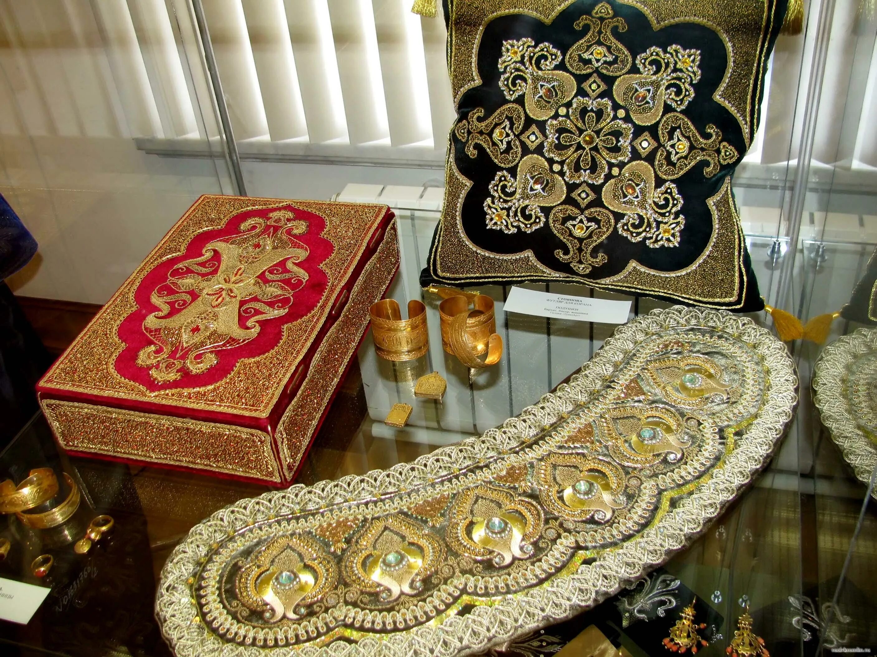 татарский национальный калфак 19 века. золотые татары. монеты золотой орды дирхем. татарское золотное шитье. золотное шитье у казанских татар.