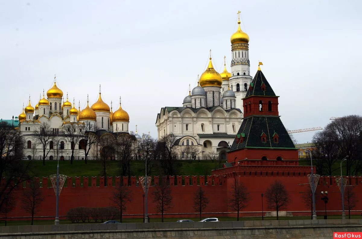 Звон кремля. Золотые купола Кремля. Купола Кремля в Москве. Храм в Кремл Москва.