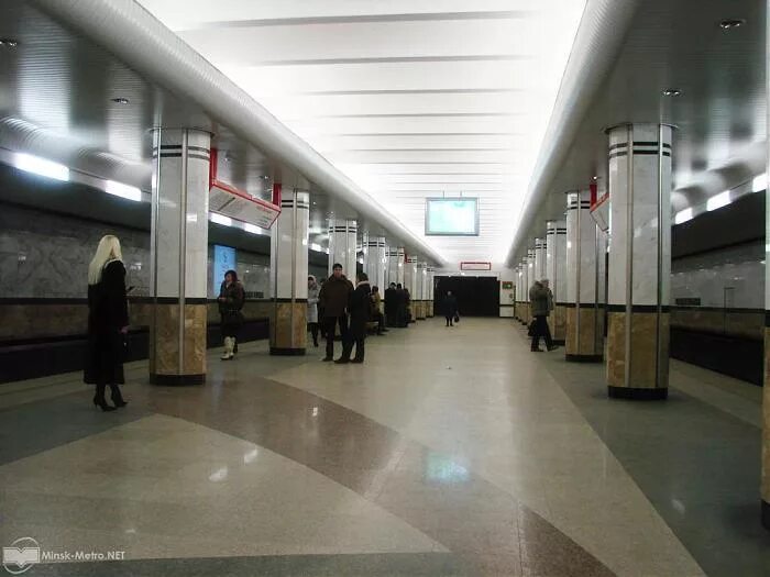 Станция каменная горка минск. Каменная горка (станция метро). Станция каменная горка в минске метро. Минский метрополитен станция каменная горка. Станция каменная горка минск.