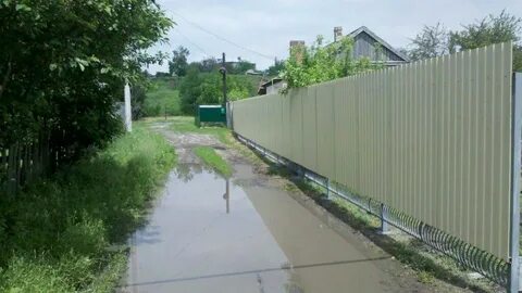 Внизу щель