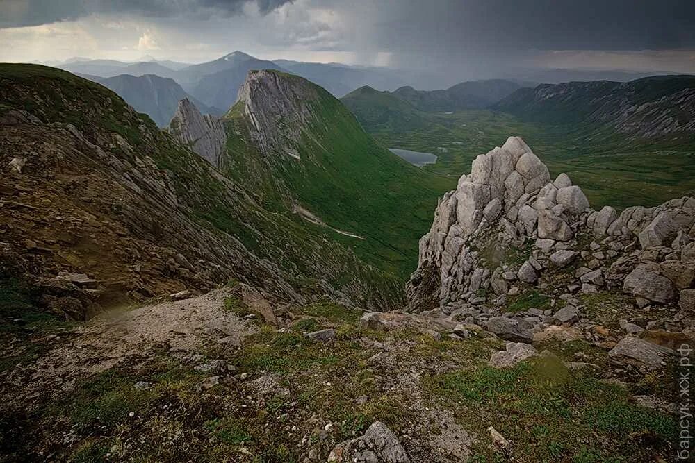 Саяна старый. Саяны алтайский край. Ергаки хребет арадан. Карпаты саяны. Западные саяны араданский хребет.