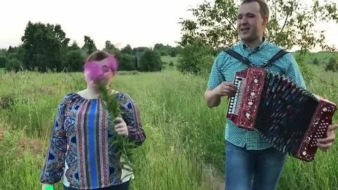 Стою под тополем грызу травиночку зачем