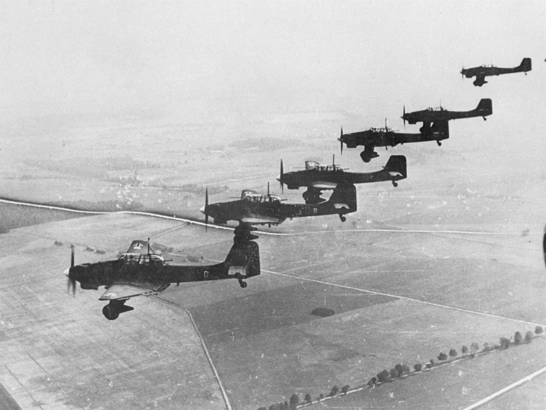 22 июня 1939 г. Junkers ju 87. Junkers ju 87 Stuka. Самолеты Юнкерс 2 мировой войны. Бомбардировщики Люфтваффе 1941.