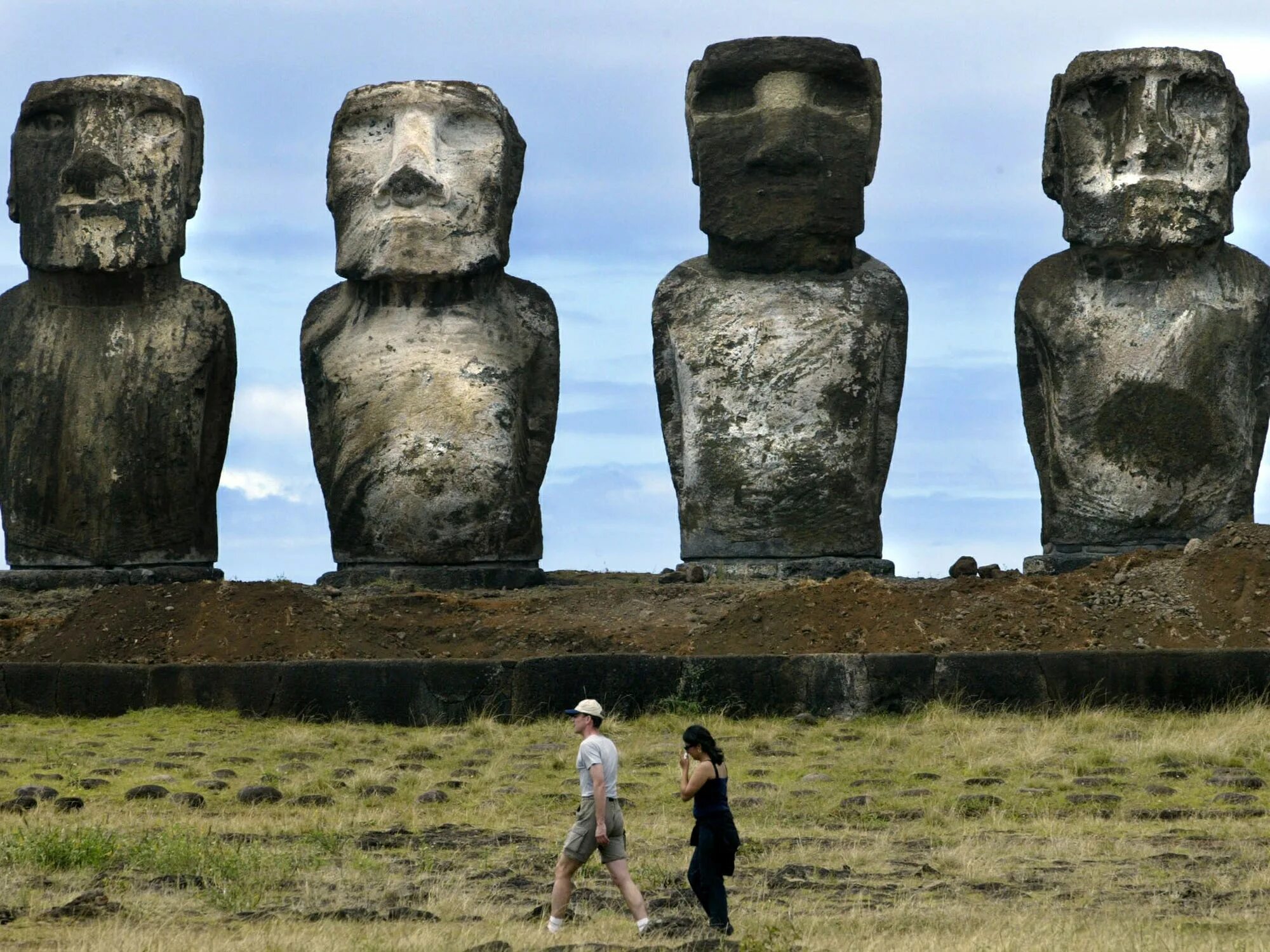 Остров Пасхи статуи Моаи. Каменные идолы острова Пасхи. Скульптуры Моаи на острове Пасхи. Моаи на острове Пасхи.