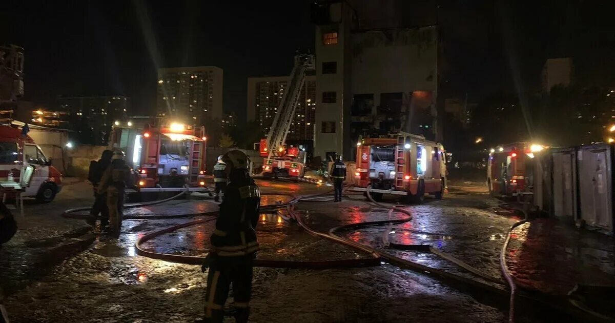 Пожар на Юго западе Москвы. Пожар в Москве вчера на Юго-западе. Пожар в Коньково. Пожар Ситибэй Москва 24.