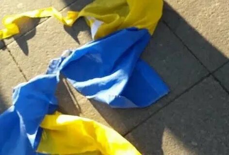 Снимают флаги украины