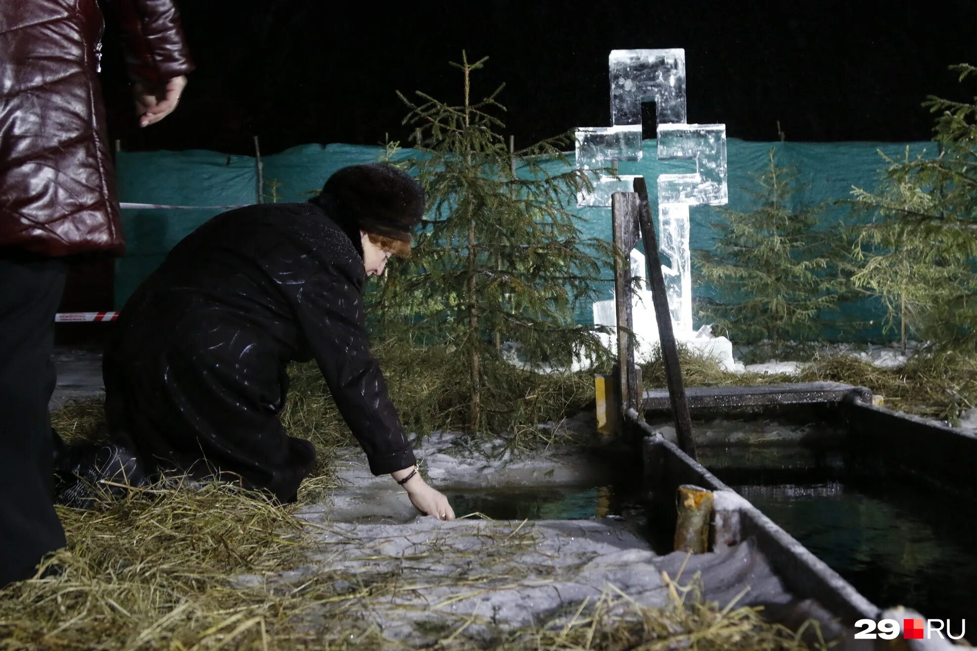 Крещенский сочельник строгий пост. Крещение господне иерусалим. Памятки по безопасности в крещение. Молитва на воду на крещение господне. Можно ли работать в крещение.