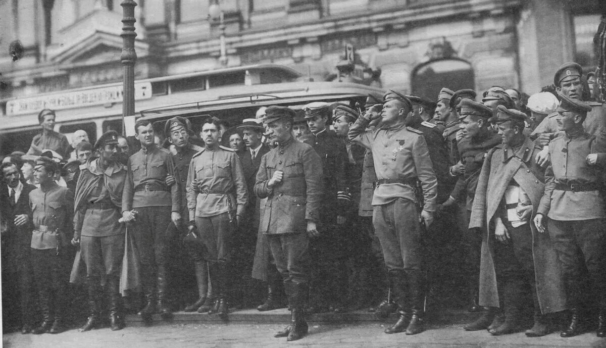 Новые формы революции. Керенский 1917. Февральская революция 1917 Керенский. Керенский в 1917 году.