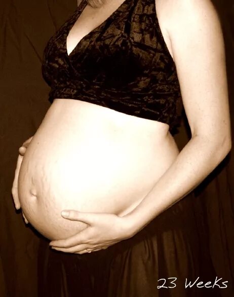 Почему на 23 недели. Живот на 23 неделе беременности. Животик на 23 неделе беременности. Беременный живот 23 недели. 23 Недели фото живота.