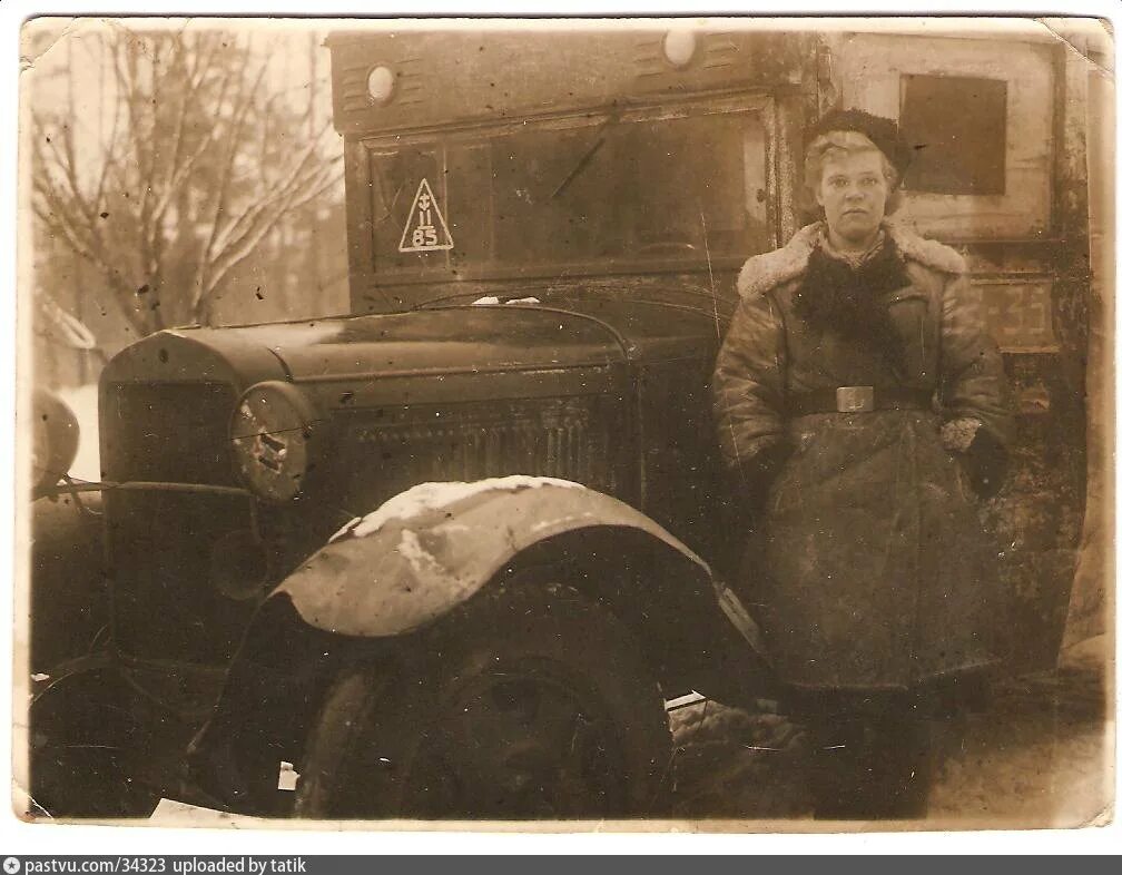 Водитель полуторки. Марьина роща в 1945 году. Военные шоферы в годы Великой Отечественной войны. Женщины шоферы на войне 1941-1945. Женщины водители полуторок в годы войны.