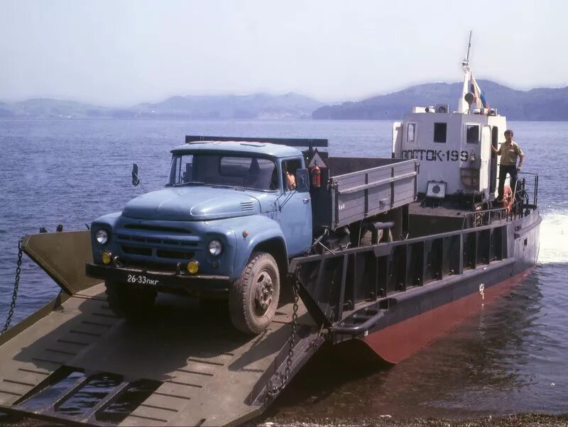 Грузовик на пару. Малая cамоходная баржа с аппарелью типа «м-25». Самоходная баржа с аппарелью. Самоходная баржа "Славянка-020". Самоходная баржа Славянка.