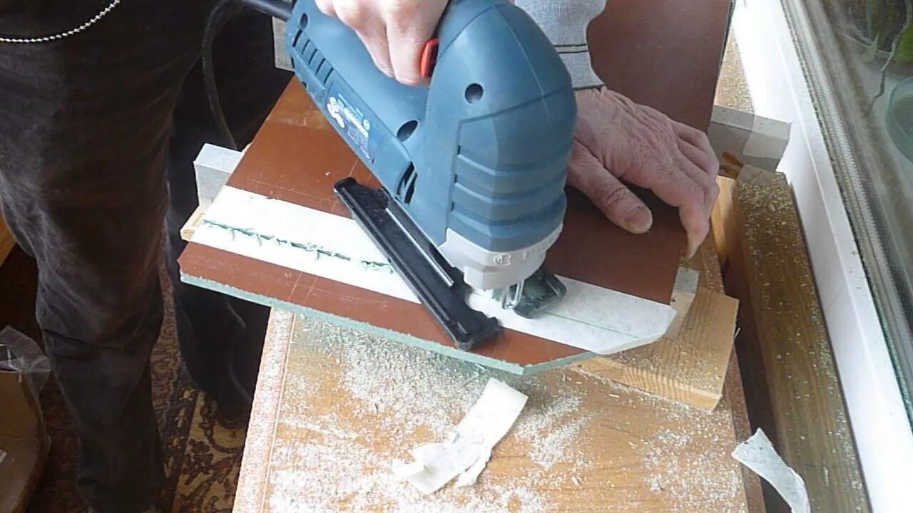 резка дсп без сколов. инструмент для распиливания ламината. распил лдсп без сколов. распил столешницы лобзиком. инструмент для распилки ламината.