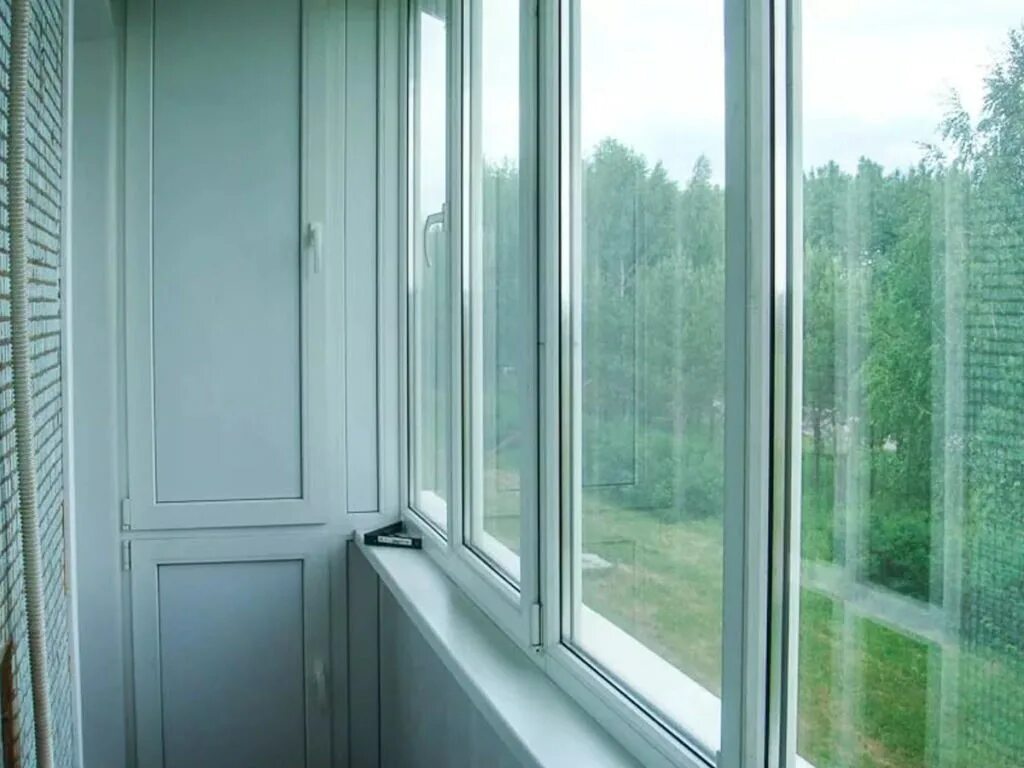 Балкон пвх. Металлопластиковый шкаф на балкон. пластиковый балкон. пластиковый шкаф на балкон. лоджия пвх.