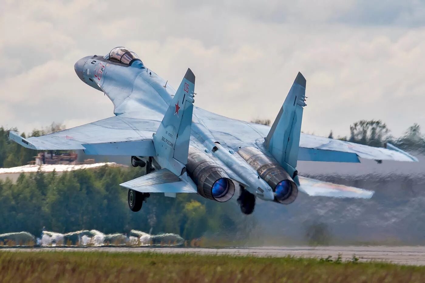 Российский истребитель су. Истребитель Су-35. Су-35с киль. Истребитель Су-30см2. Самолёт Су 35 ВВС России.