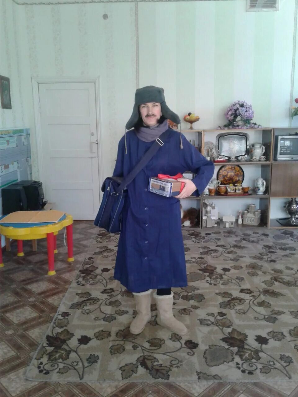 Одежда почтальона печкина. Одежда почтальона для детей. Песков почтальон печкин. Печкин игорь иванович простоквашино. Мальчик почтальон.