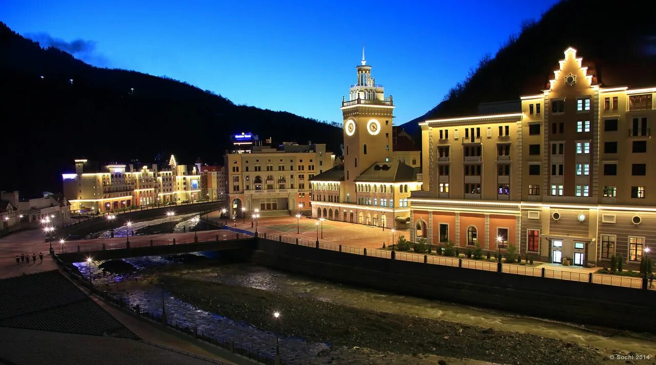 Красная поляна вечернее. Красная поляна вечернее. Красная поляна azimut valset apartments. Красная поляна ночью. Вечерние трассы красная поляна.