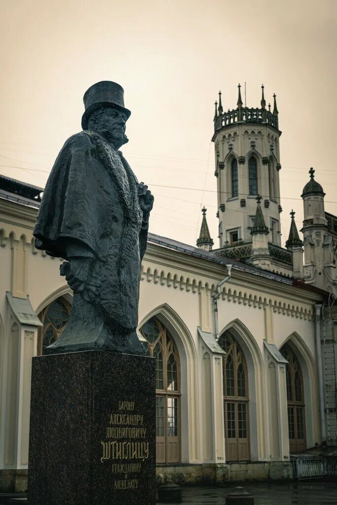 Петергоф жд вокзал. Вокзал петергофа бенуа. жд вокзал петергоф. вокзал новый петергоф. вокзал новый петергоф внутри.