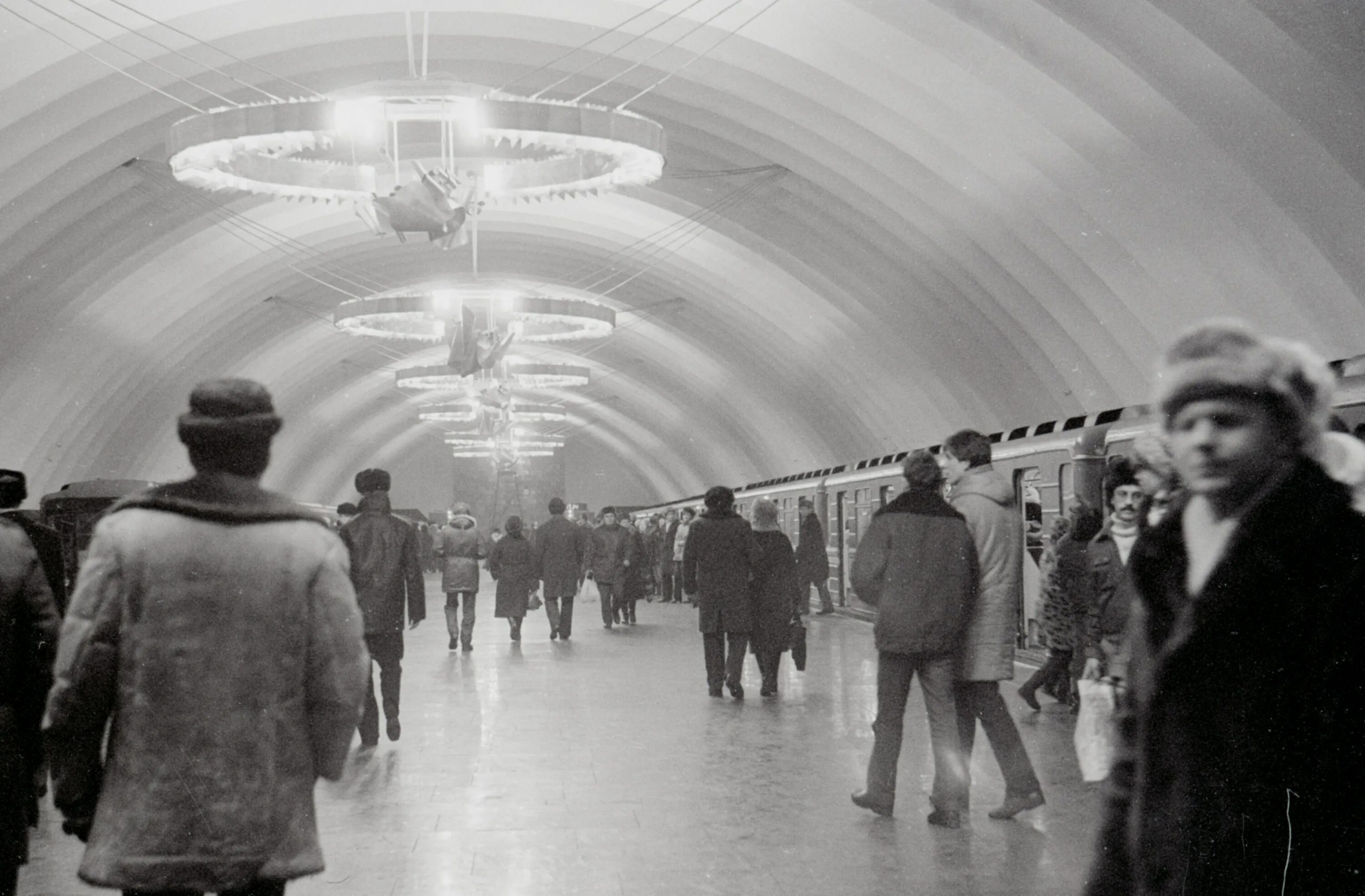 Ладожская (станция метро). Ладожская (станция метро). Ладожская до после. Ладожская до после. Станция метро ладожская санкт-петербург.