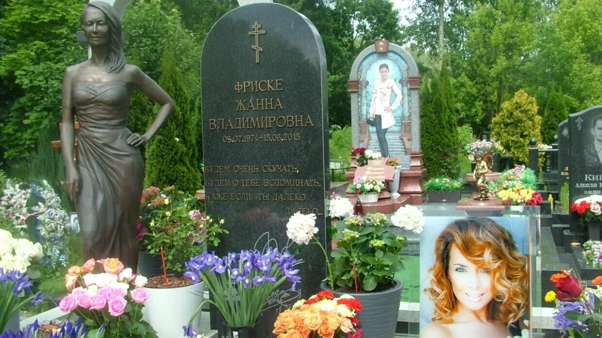 Памяти жанны фриске 2025 передача первый. Могила жанны фриске. николо-архангельское кладбище могилы знаменитостей. памятник жанне фриске. памятник на могиле жанны фриске.