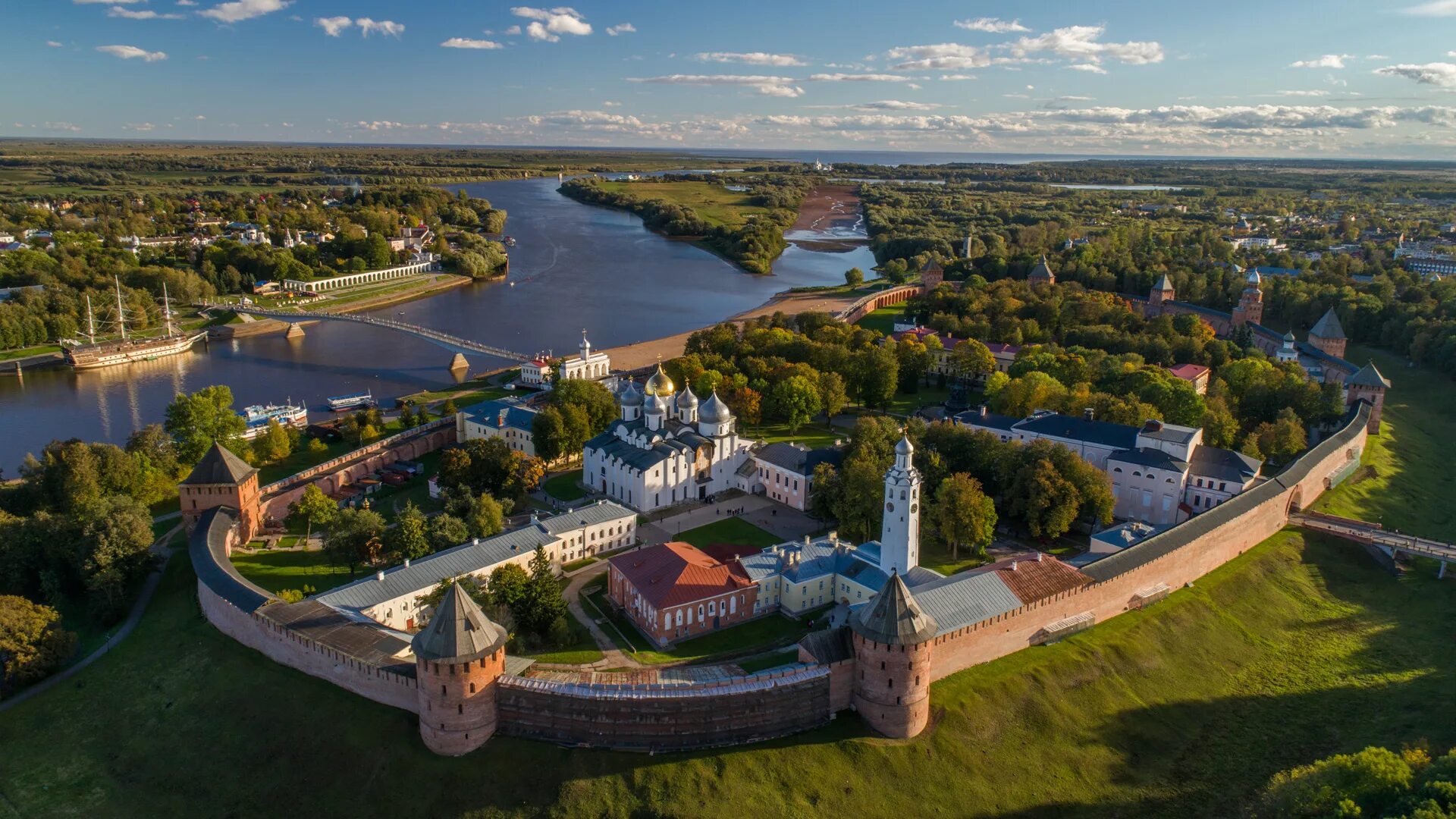 Великий новгород тюмень. Великий Новгород. Великий Новгород сверху. Великий Новгород панорама.