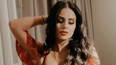 Азербайджанская певица лишилась заработка из-за Эбру Гюндеш 