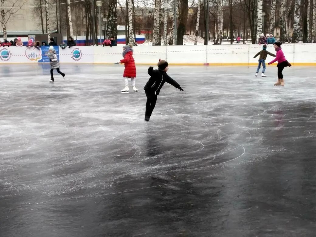 Открытый каток йошкар ола. Зимние катки. Московский парк победы каток. Каток парк йошкар ола. Парк победы ульяновск каток.