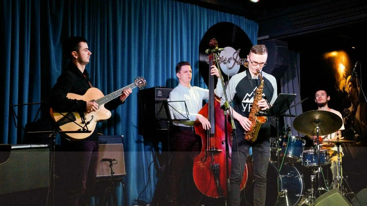 сейшн. джазовый джем сейшн. концерт "джем-сейшн". джем сейшн с резидентами клуба. сейшн.