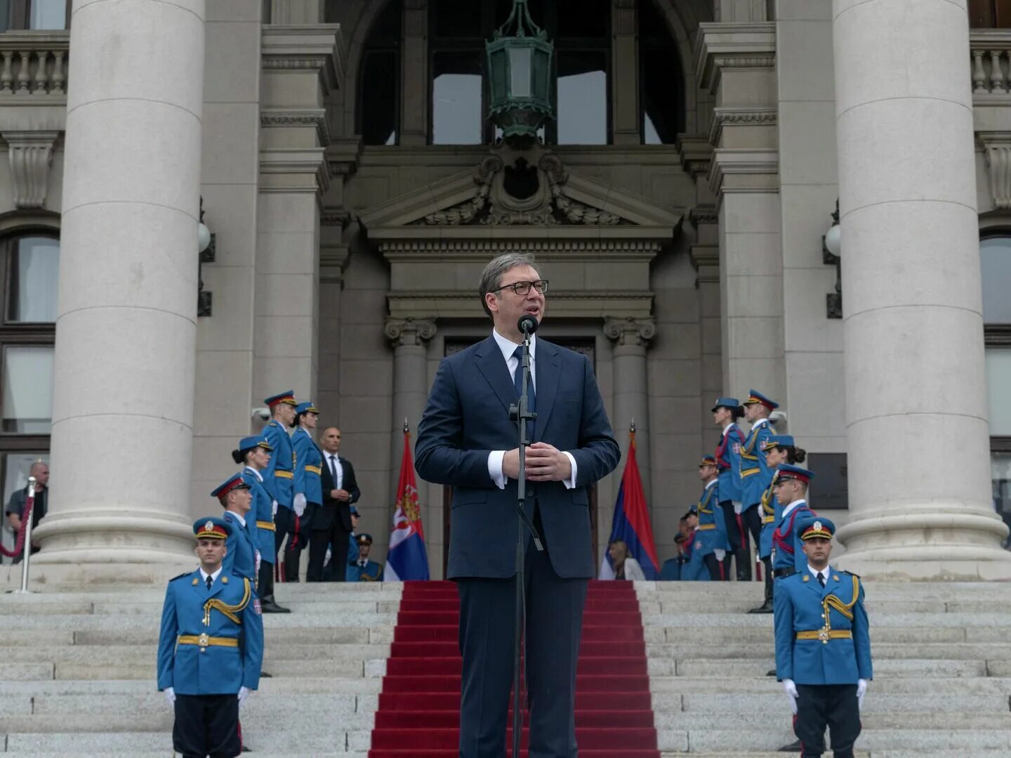 Поздравил ли вучич. Президентский дворец Сербия. Рост Вучича Сербия. Вучич НАТО.