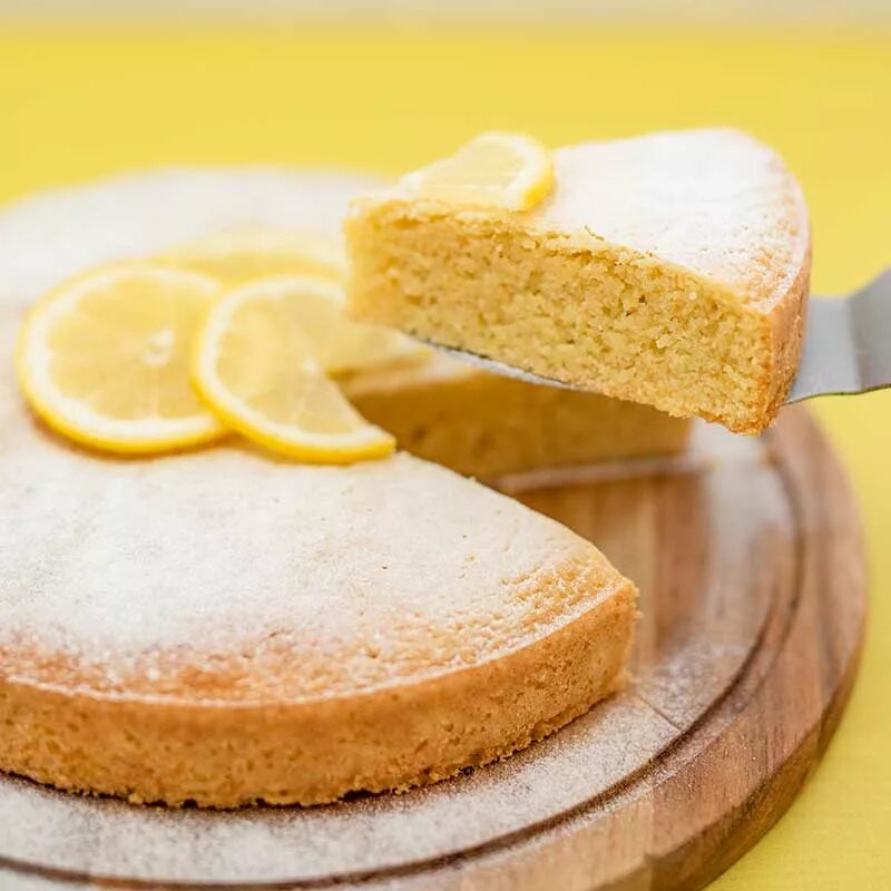 Овсяный бисквит. Лимонный кето тарт. Лимонное кето пирожное. Пирог лимонный. Лимонники выпечка.