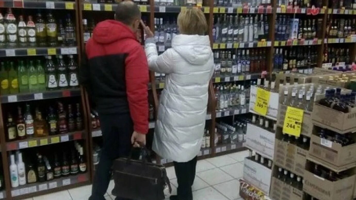 Алкоголики пенза. Алкоголики пенза. Пензенские мини алкоголь. Полиция клары цеткин сотрудники брянск. Алкоголики пенза.