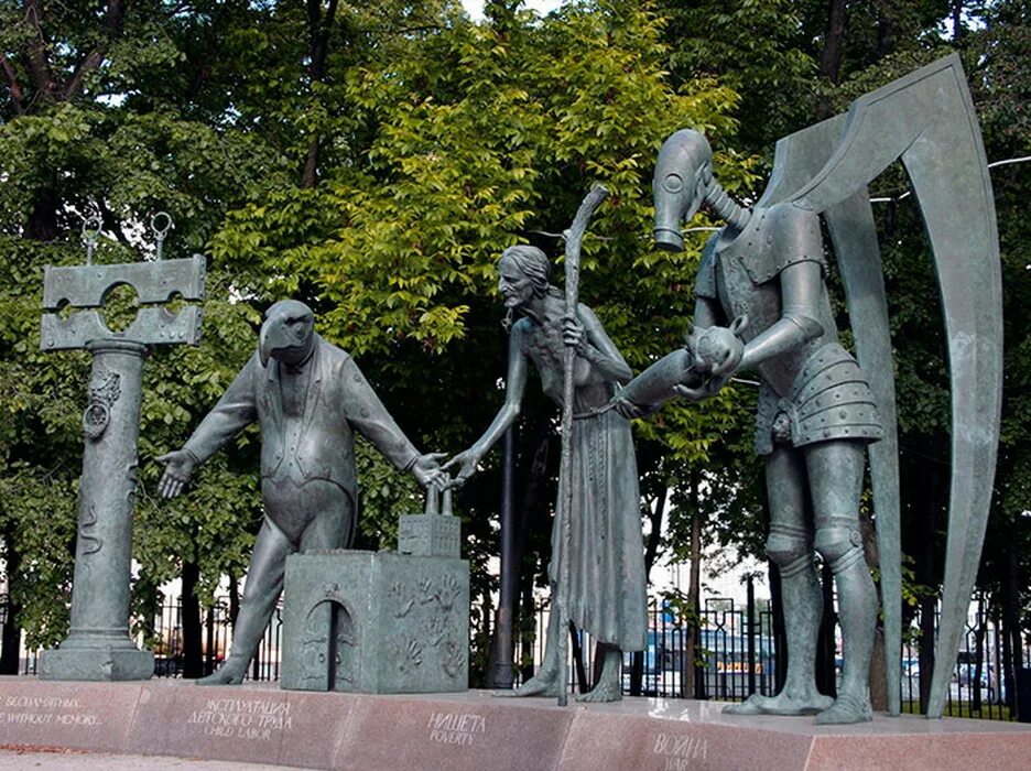 Москва болотная скульптура. Шемякин на болотной площади. шемякин скульптура дети жертвы пороков взрослых. шемякин пороки болотная площадь.