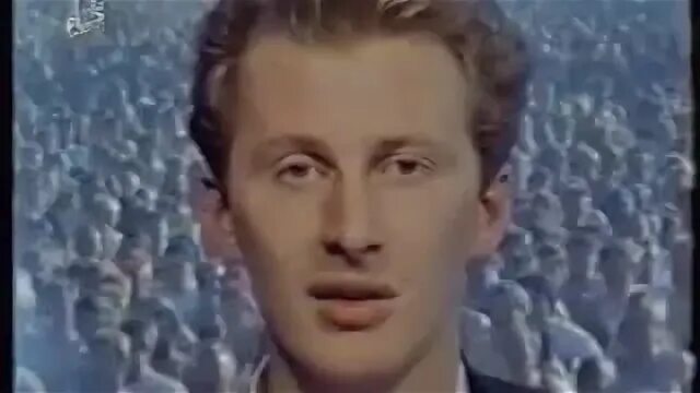 Исполнитель песни вспомним